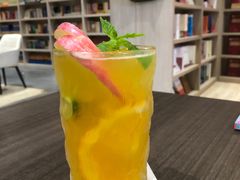 -钟书阁(群光广场店)