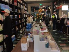 -钟书阁(松江泰晤士小镇店)