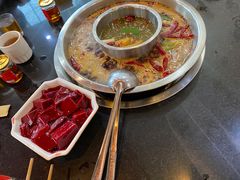 鸳鸯锅-九尺赵老四鲜鹅肠火锅