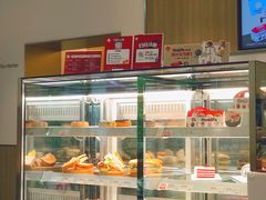 面包甜点陈列柜-Tims天好咖啡(华侨城步行街店)