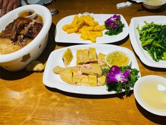 腊肉煲仔饭-周锦记广式餐厅