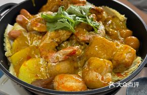 Curry King Large Shrimp and Beef Brisket Pot