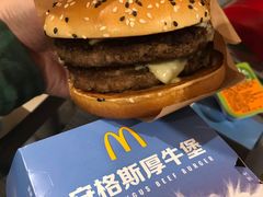 安格斯双层厚牛堡-麦当劳(北京南站店)