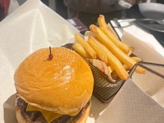 -BOURBON 玻本美式餐厅酒吧(虹桥新天地店)