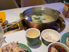 -润园四季椰子鸡火锅(卓越INTOWN店)