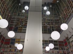 -钟书阁(松江泰晤士小镇店)