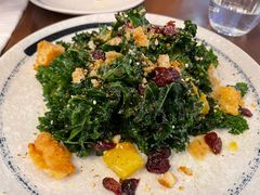 羽衣甘蓝沙拉伴和香草面包丁和沙麦克醋汁-FISH&POTATO Cō(地中海美食 万象城店)