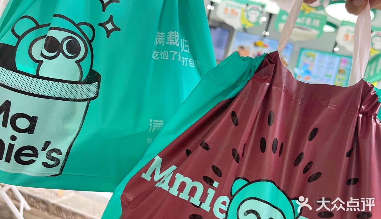 南强街的灰色水泥酸奶水果捞！真不错