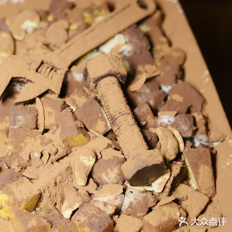 居然用宾利做装饰品?这家汽车餐厅真有料!