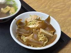 -松树干拌面店