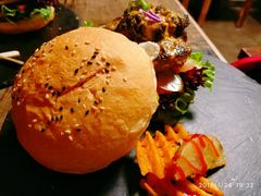 -HIGH FIVE哈福手工汉堡(桂林路店)