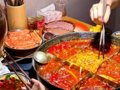 -渝嘴小老弟老火锅(华新村店)