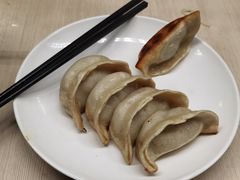 蟹粉锅贴-王家沙点心店(南京西路总店)