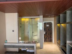 -皇马海口湾海景酒店(万绿园秀英港店)