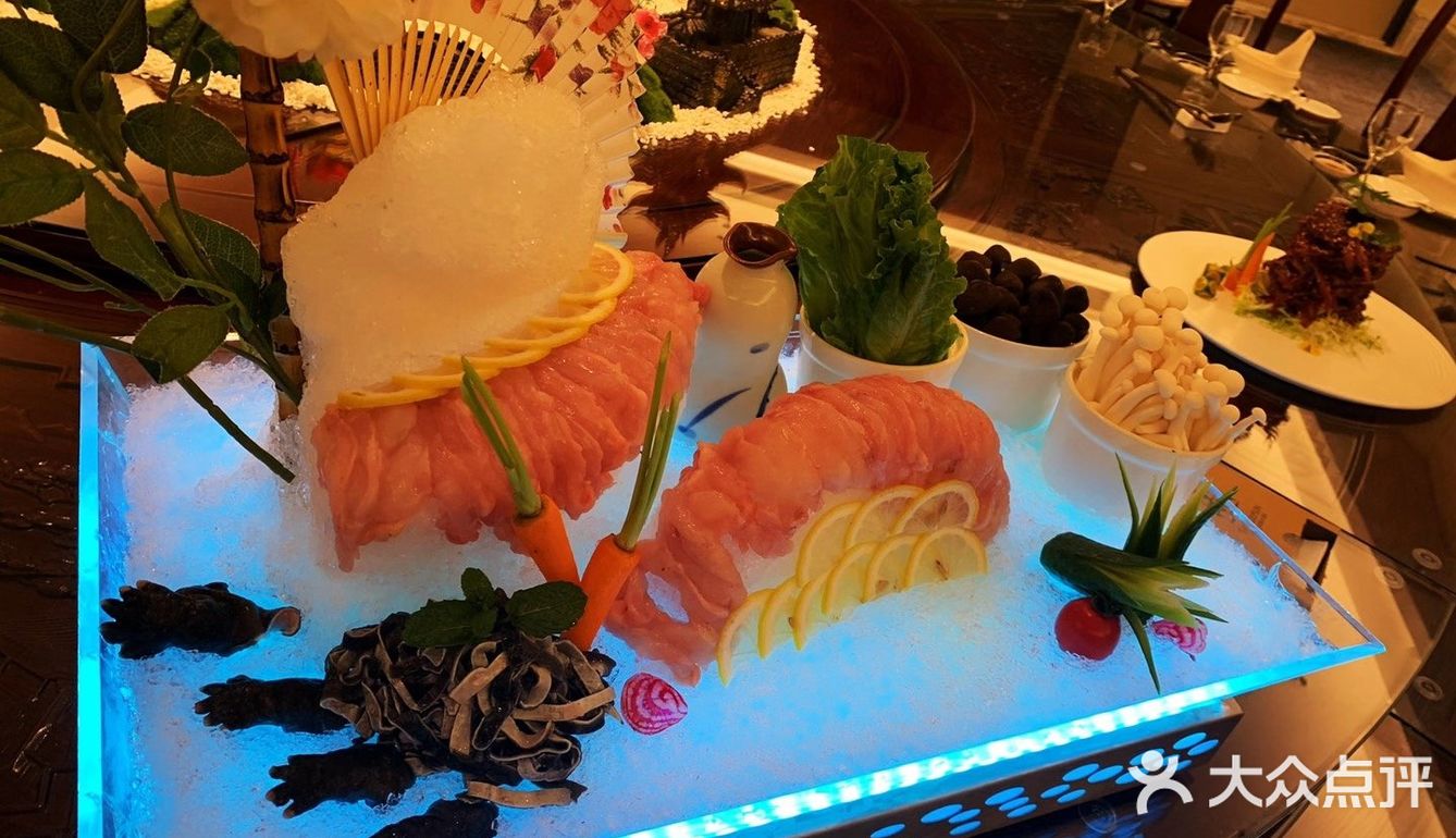 可以容纳我们部门20几号人