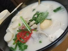 新鲜鱼头豆腐汤-来龙里 精致 东南亚餐室(万象城店)