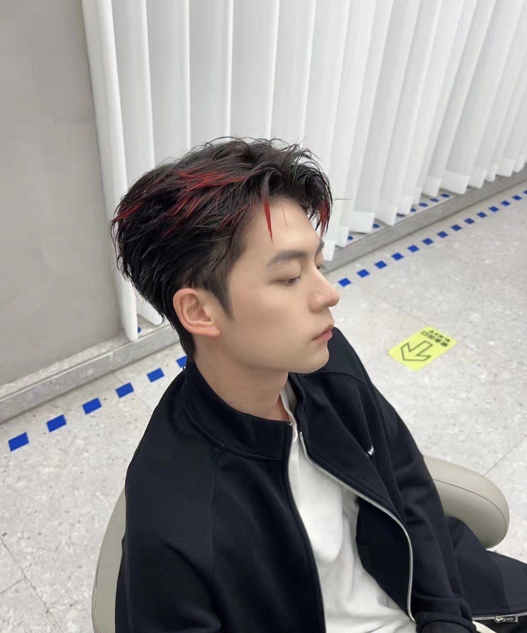 男生渐变发尾染发可以展现出时尚的个性和独