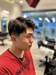 -BULB STUDIO 巴柏明星发型工作室
