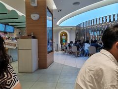 等位区-奈雪的茶(亨特国际广场店)