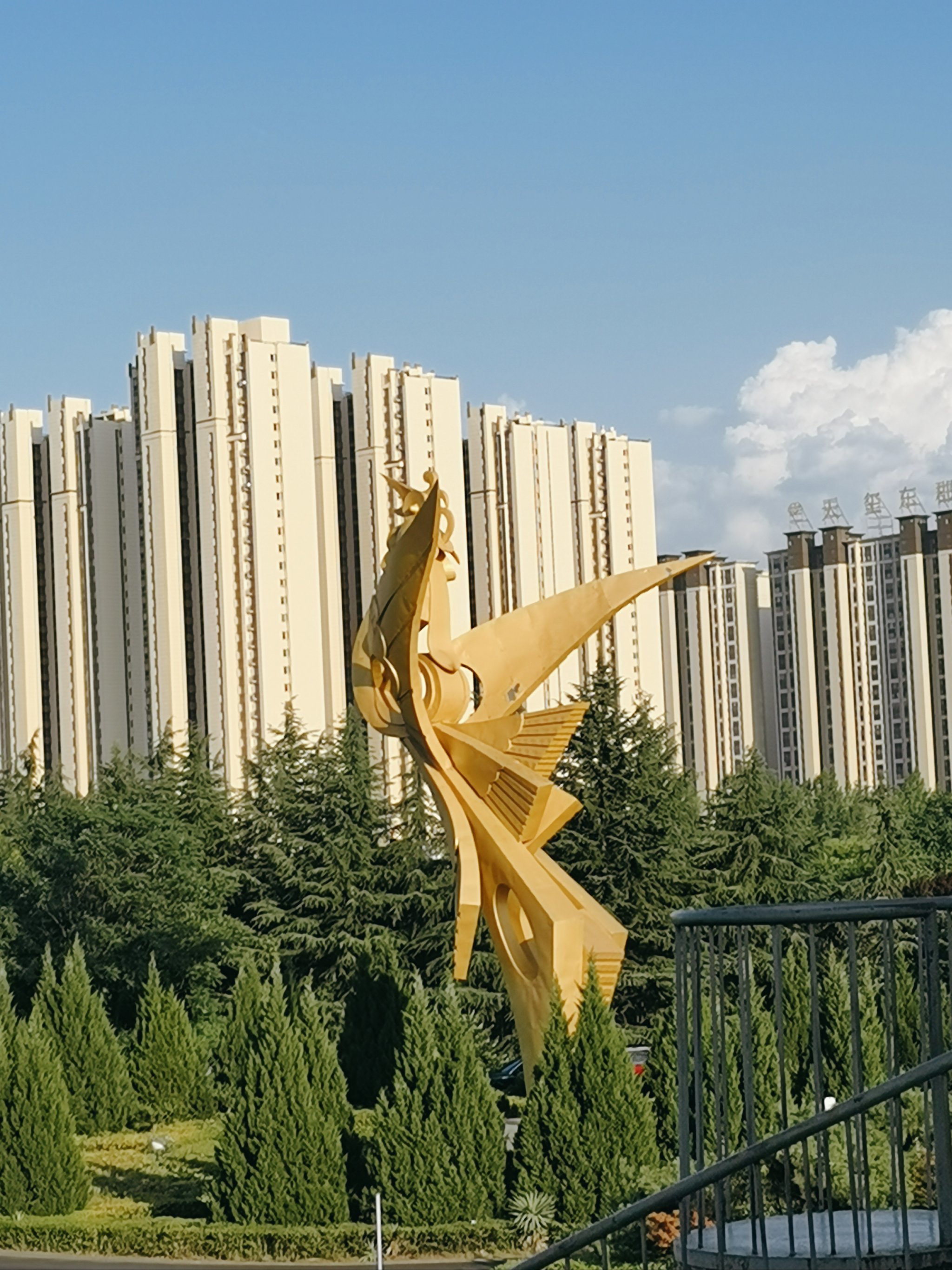 宝鸡地标,是凤还是鸡?