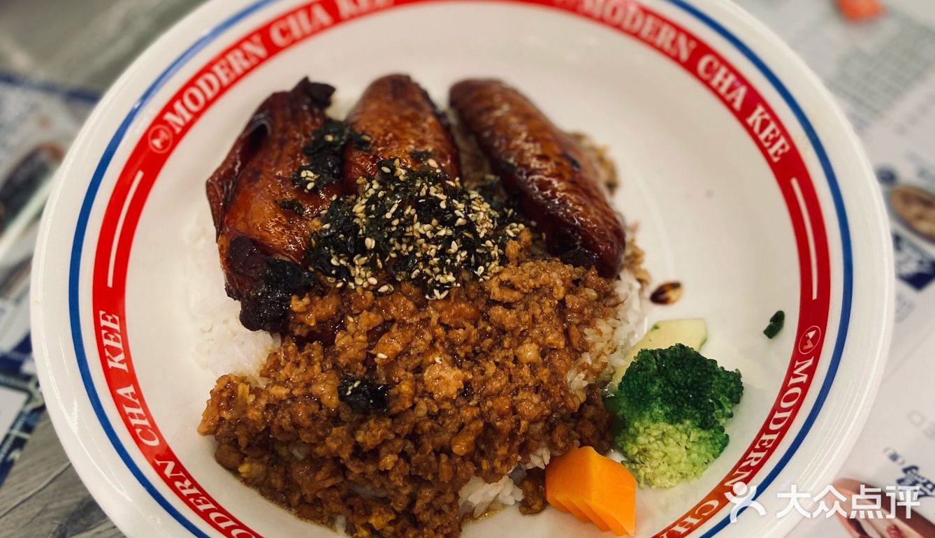 不爱吃米饭的我都吃了好多口。然后菠萝包！