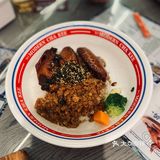 不爱吃米饭的我都吃了好多口。然后菠萝包！