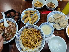 老北京炸酱面-门框胡同百年卤煮(鸟巢店)