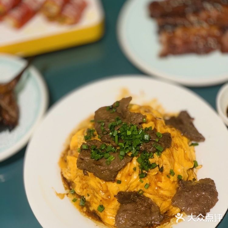 乳鸽:一定要趁热吃,咬下去真是丝滑鲜美