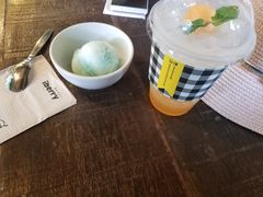 -莓园冰淇淋店