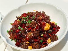 麻辣馋嘴牛肉-巷子宽·酸菜鱼(迪士尼小镇店)