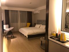 -白玉兰酒店(上海田子坊马当路地铁站店)