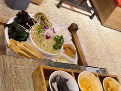 -鸡遇虾煲干锅火锅(小寨金莎店)