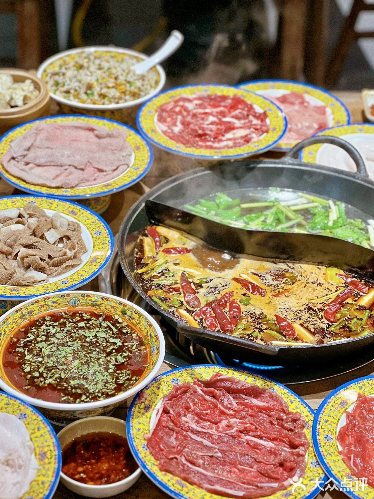 就在乐山，你真的不能错过这家跷脚牛肉火锅‼️