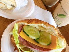 -Cha Café and Bistro