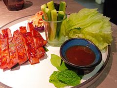 蜜糖碳烧猪颈肉配沙拉-星叶·东南亚料理(福州仓山万达店)