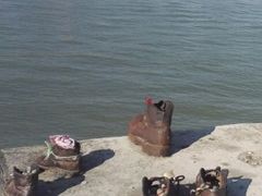 -多瑙河畔鞋履雕塑
