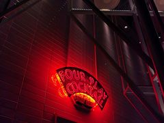 -FOUR PLAY BAR