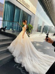 -艾米丽婚纱礼服