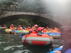 -安吉龙王山峡谷漂流