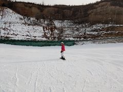 -采薇庄园四季滑雪场