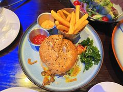 香浓蘑菇牛肉汉堡-bluefrog蓝蛙(皇庭广场店)