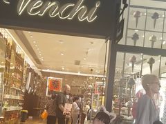 -VENCHI 闻绮(上海佛罗伦萨小镇店)