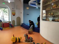 -小门牙好性格托育(北外滩中心)