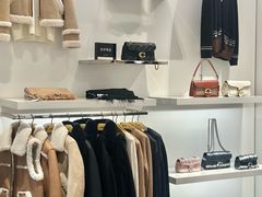 -百年港湾奥特莱斯(香炉礁店)