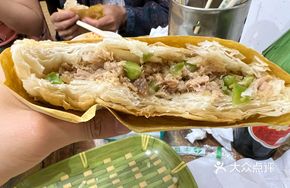 Fatty and Lean Meat Stuffed with Green Pepper Buns