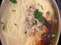 -亮亮面馆(经六路店)