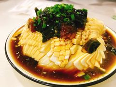 -虾弄弄海派小龙虾·牛羊蝎子火锅