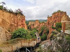 -彩色沙林风景区