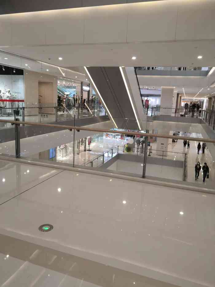 23号恒隆广场周年庆时和妈妈一起过去转了一上传想看看服装什么的有没