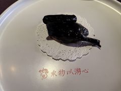 招牌墨鱼汁脆皮乳鸽-于塗·文化餐厅(棕榈店)